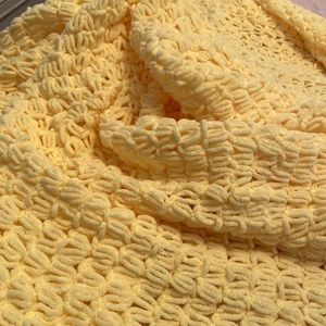 NWOT Knit Throw Crochet Buttercream Chunky Loose Knit Chenille